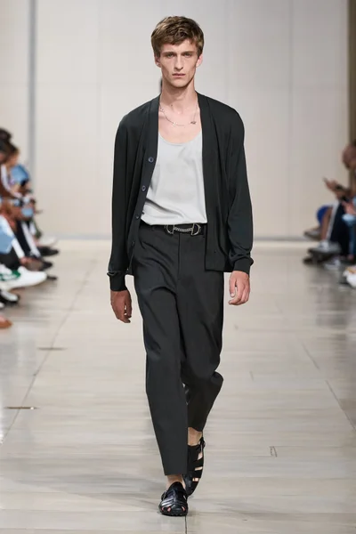 Look 44